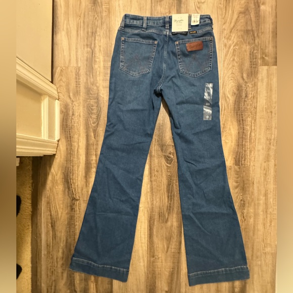 Wrangler Retro Trouser Flare Jeans - NWT - Picture 2 of 4